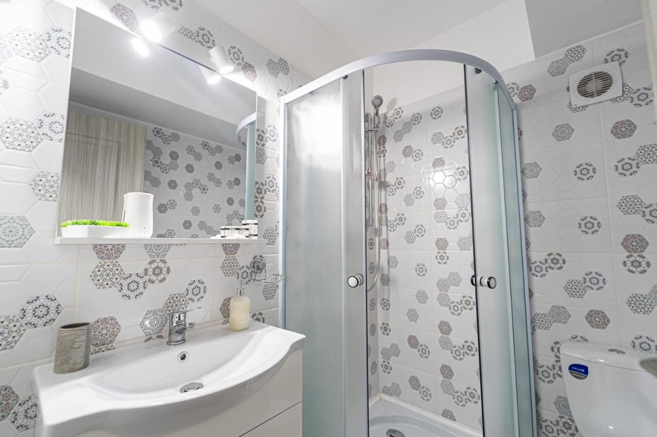 Delux Suite Bacău Екстериор снимка